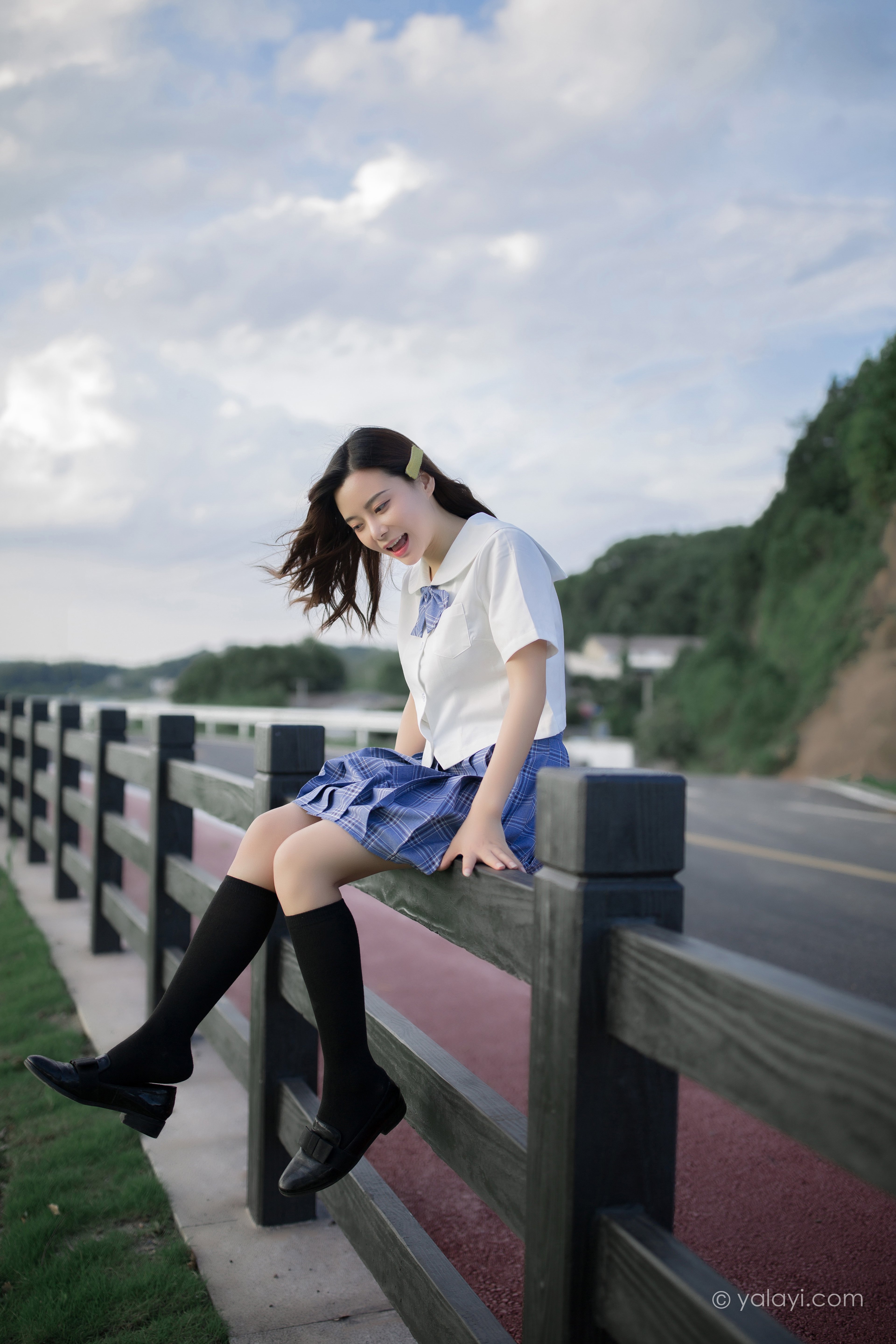 [YALAYI雅拉伊] 2020.07.28 NO.677 枝娅《青春在河畔奔走》[41P+1P671M]-第2张