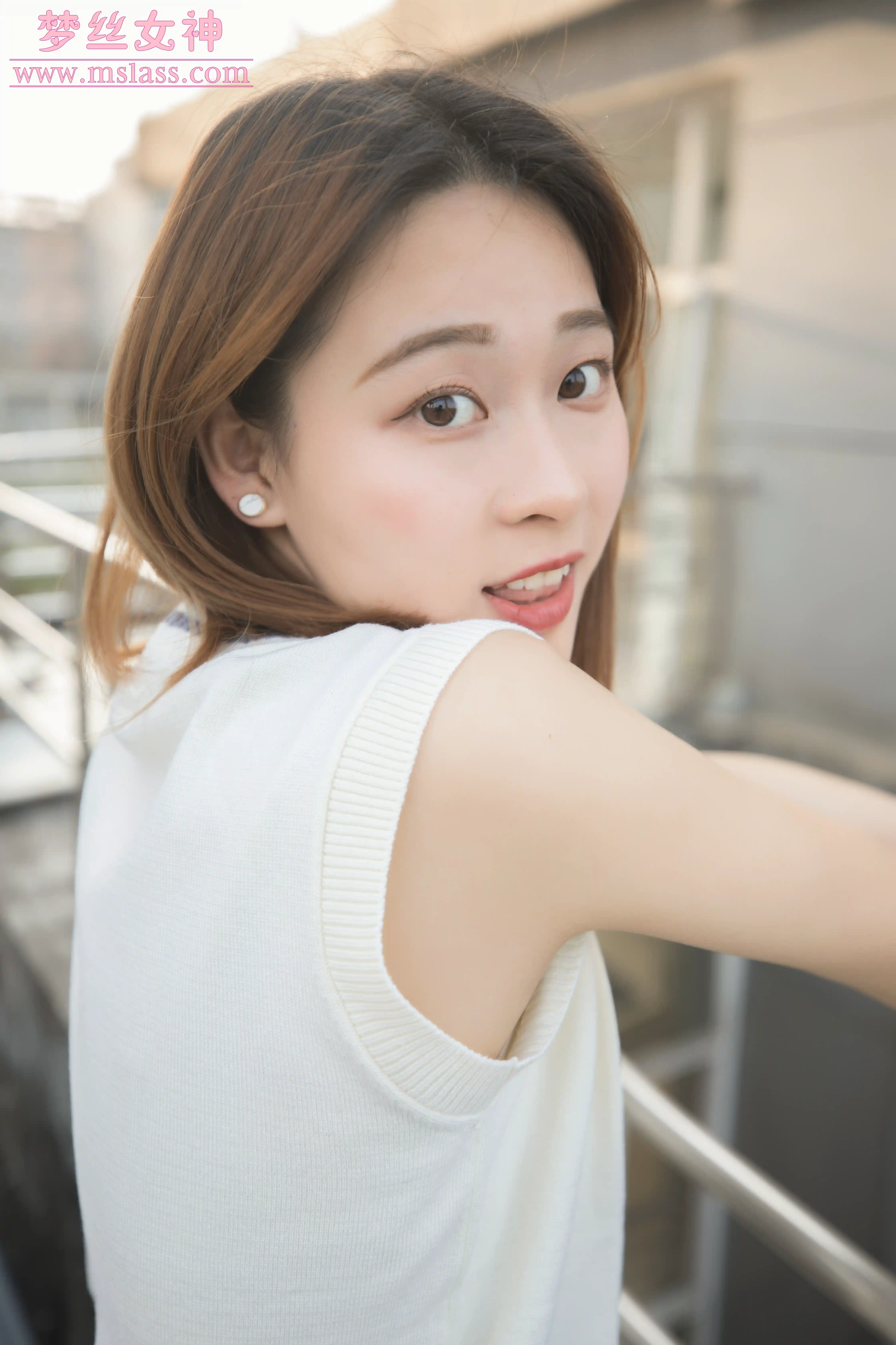 [MSLASS梦丝女神] 2019-05-31 NO.034 雯雯 学楼丝袜美腿 [66+1P／353MB]-第3张