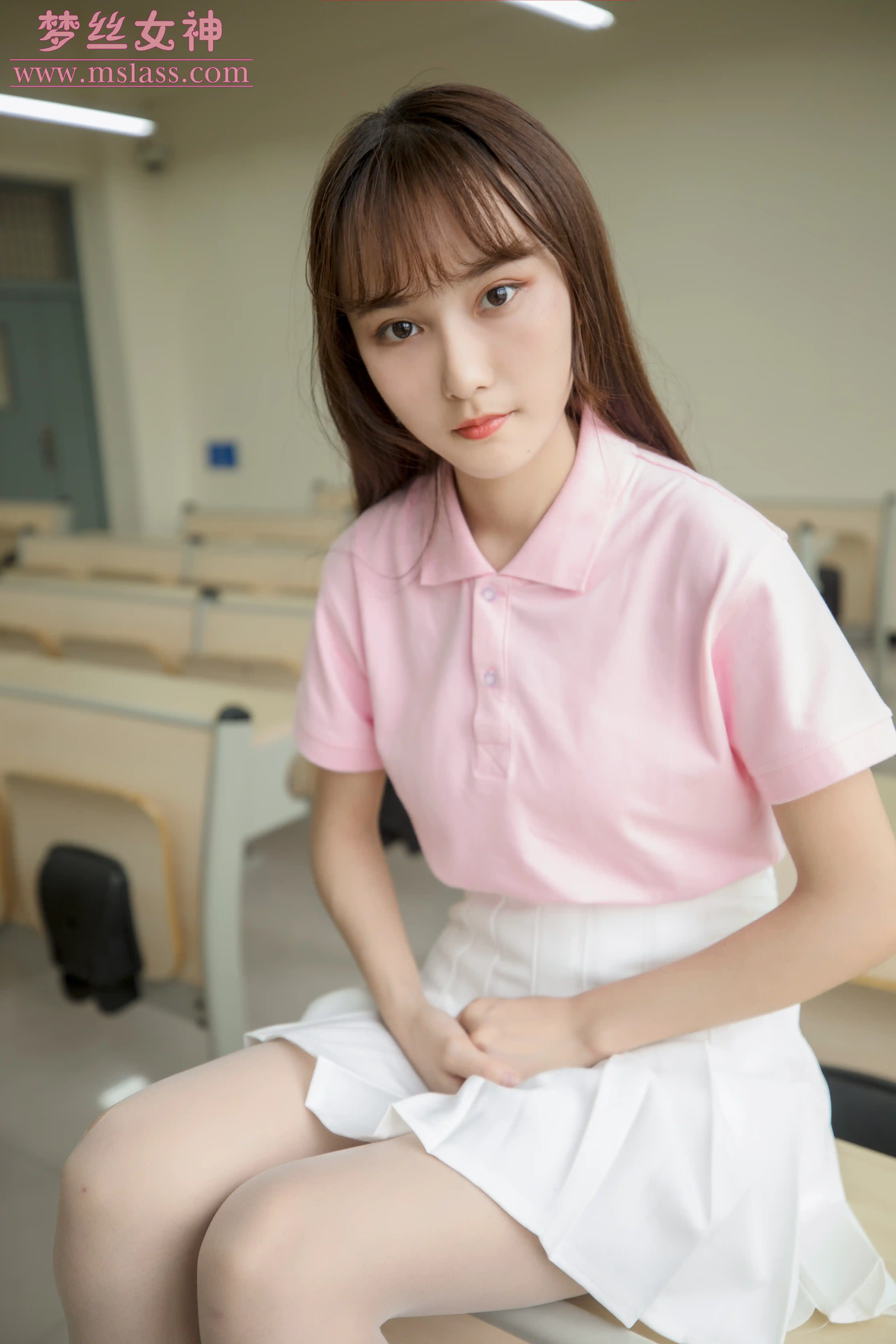 [MSLASS梦丝女神] 2019-05-27 NO.032 小兔 校园黑丝和白丝的可爱 [86+1P／478MB]-第4张