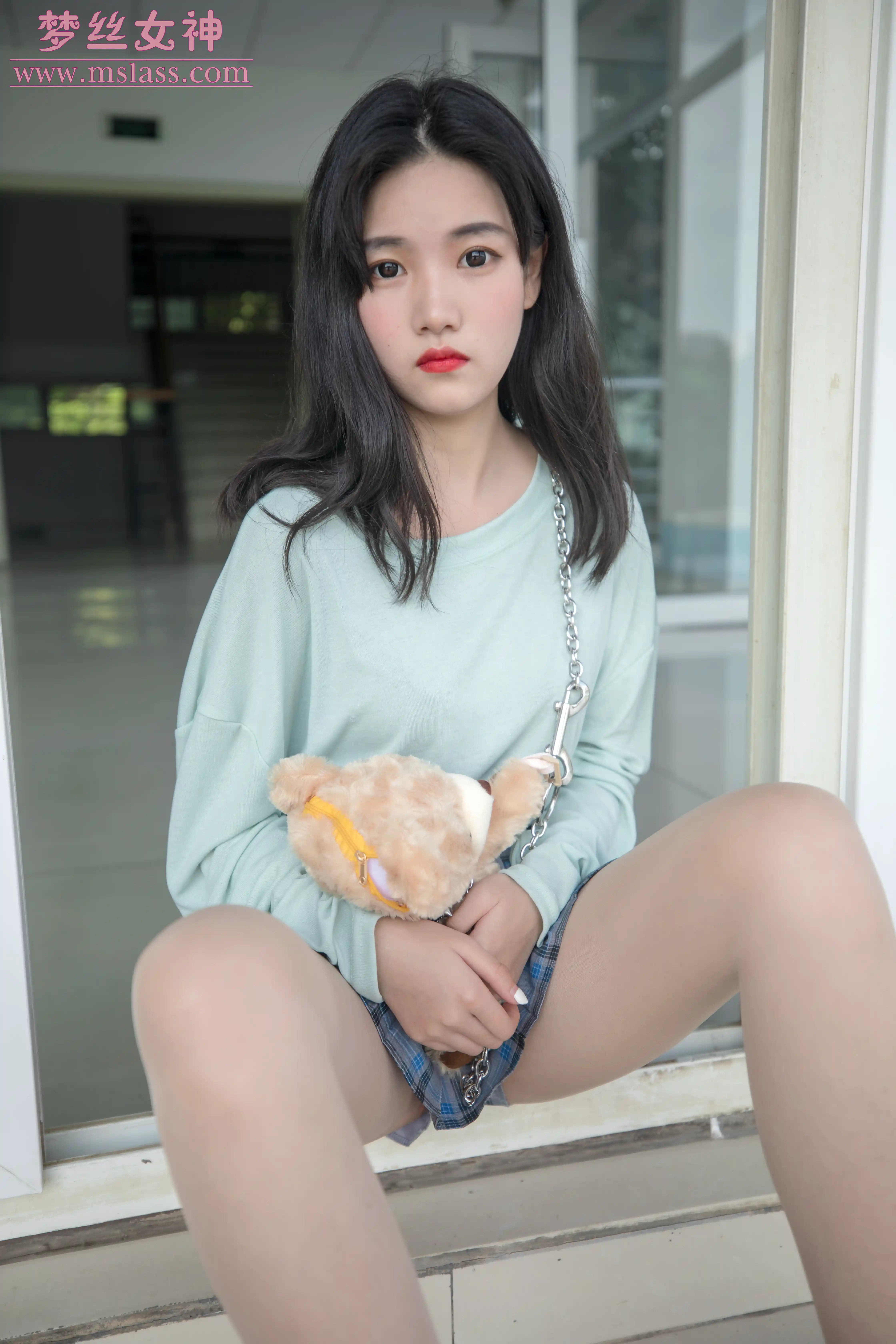 [MSLASS梦丝女神] 2019-06-12 NO.039 酥酥 恬静的小白鞋丝袜 [69+1P1V／793MB]-第1张