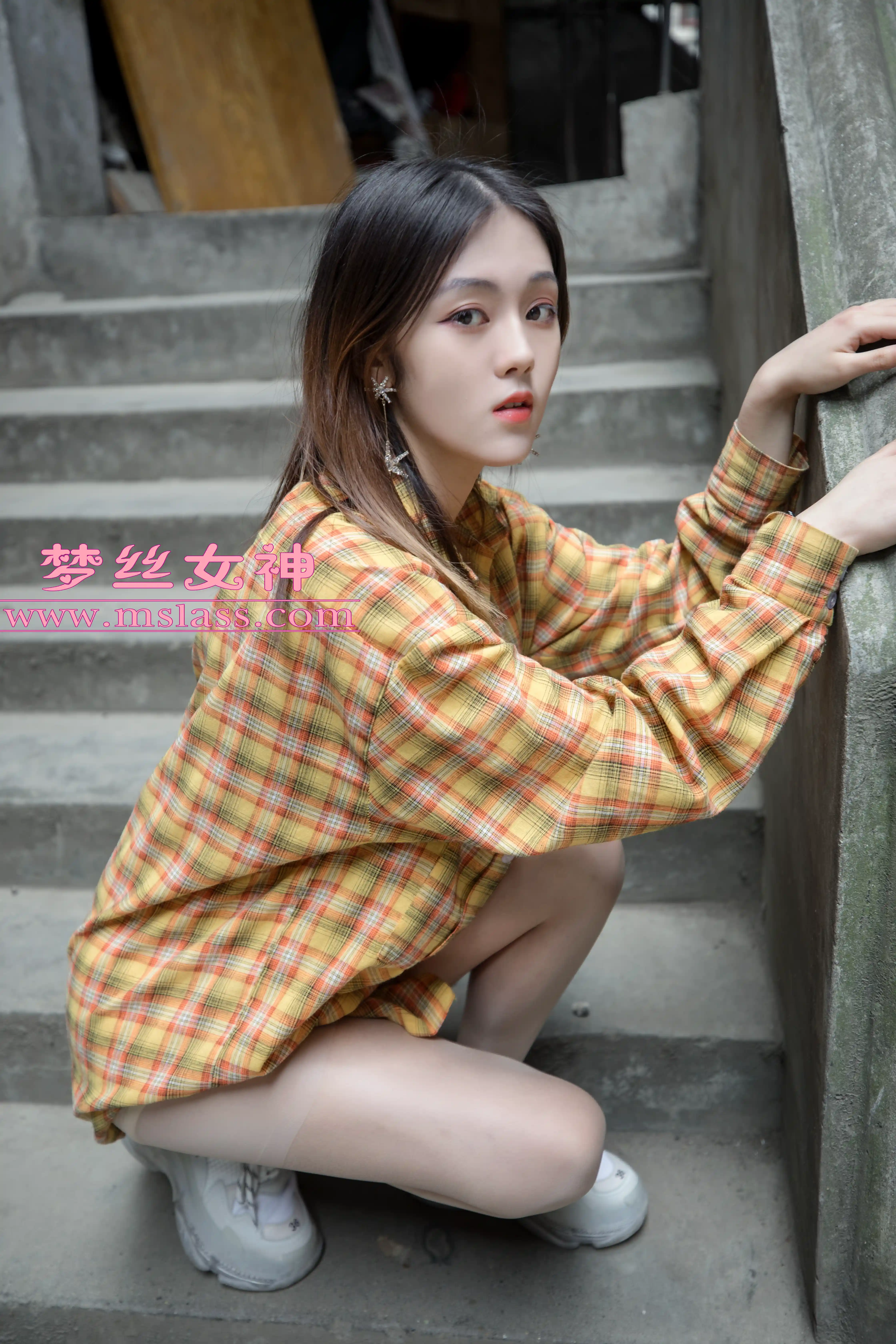 [MSLASS梦丝女神] 2019-04-23 NO.010 梦素 复古楼的性感美 [83+1P1V／1.41GB]-第4张