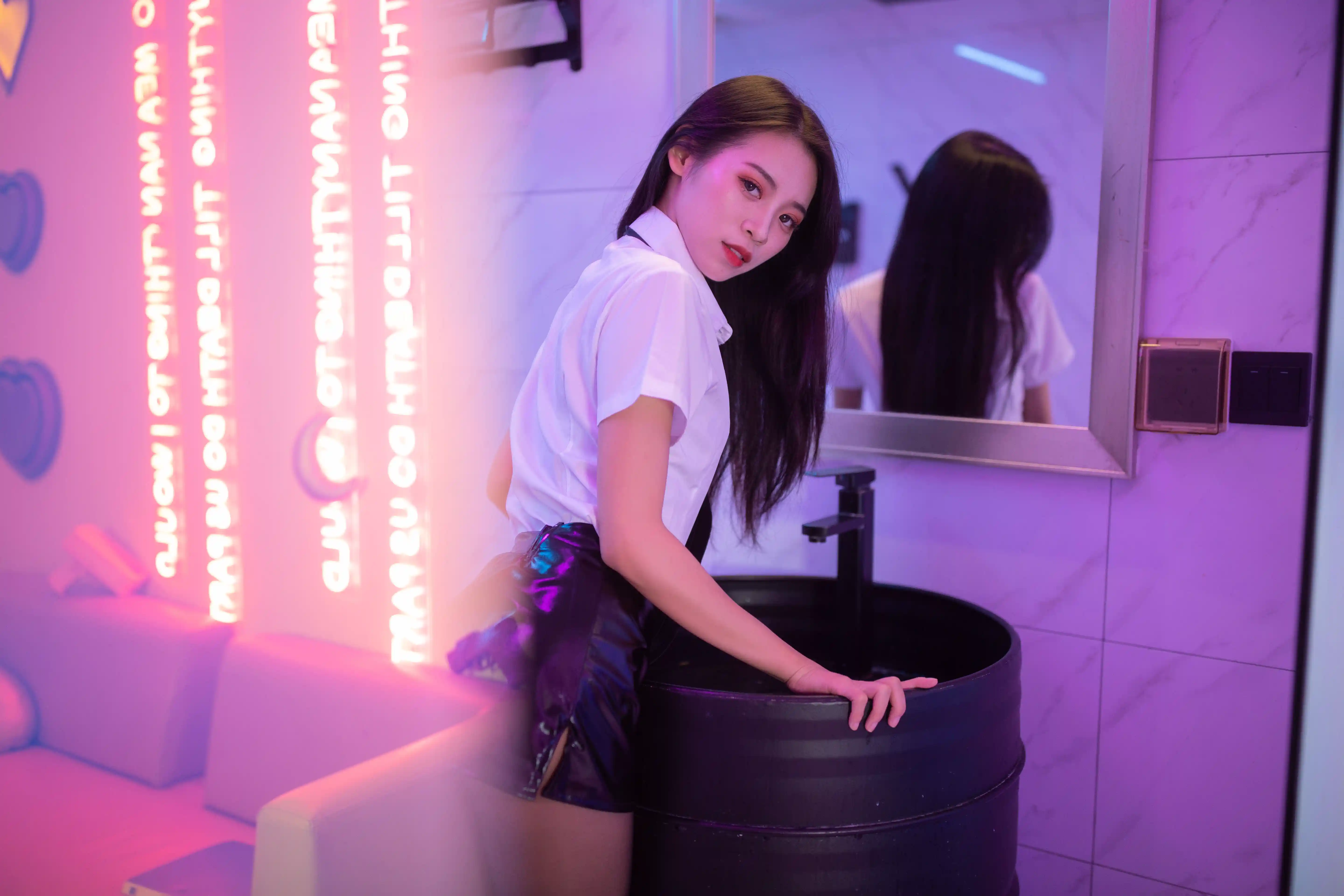 [YALAYI雅拉伊] 2020.11.04 NO.722 丽雅《霓虹甜心》[48+1P／296M]-第10张